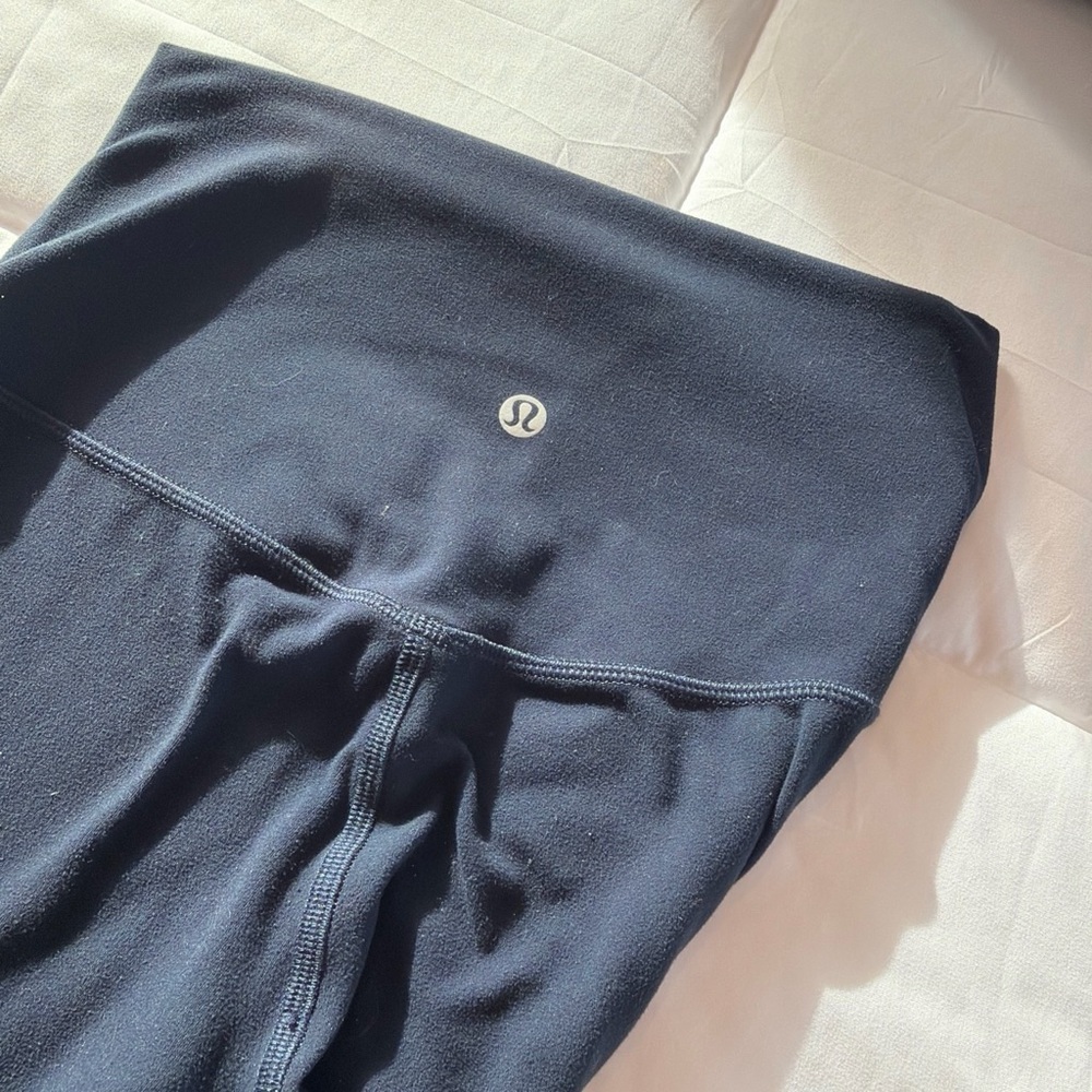 Navy Lululemon Cropped Leggings